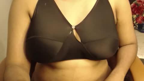 mina online show from 03/10/26, 08:36