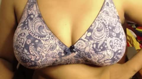 Snapshot of webshowxxx chatting on 04/19/26, 04:06 mina online show from 04/19/26, 04:06
