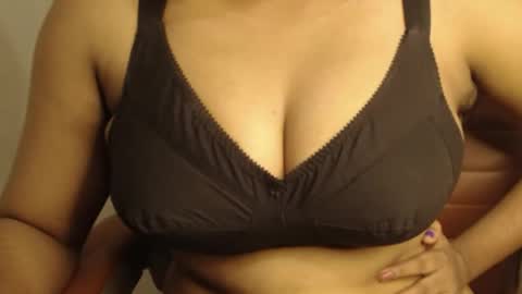 Snapshot of webshowxxx chatting on 04/22/26, 01:23 mina online show from 04/22/26, 01:23