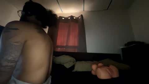 Snapshot of webthrow chatting on 11/08/25, 08:51 ShootingWebs online show from 11/08/25, 08:51