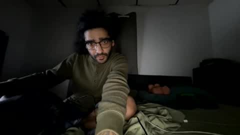 Snapshot of webthrow chatting on 11/30/25, 05:11 ShootingWebs online show from 11/30/25, 05:11