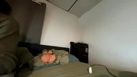 Snapshot of webthrow chatting on 12/01/25, 03:11 ShootingWebs online show from 12/01/25, 03:11