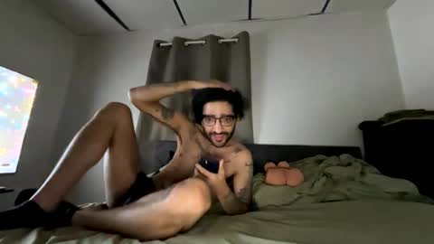 Snapshot of webthrow chatting on 12/04/25, 06:55 ShootingWebs online show from 12/04/25, 06:55