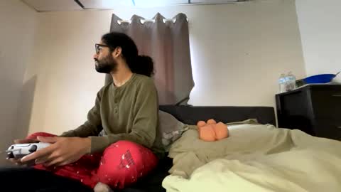 Snapshot of webthrow chatting on 12/14/25, 07:07 ShootingWebs online show from 12/14/25, 07:07