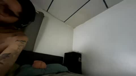 Snapshot of webthrow chatting on 01/08/26, 05:43 ShootingWebs online show from 01/08/26, 05:43