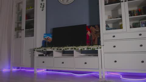 Snapshot of weed_princesss chatting on 12/02/24, 01:13  moon  online show from 12/02/24, 01:13