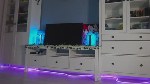 Snapshot of weed_princesss chatting on 12/05/24, 01:28  moon  online show from 12/05/24, 01:28