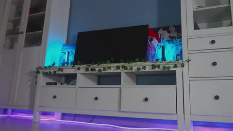 Snapshot of weed_princesss chatting on 12/09/24, 04:26  moon  online show from 12/09/24, 04:26