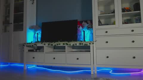 Snapshot of weed_princesss chatting on 12/15/24, 02:16  moon  online show from 12/15/24, 02:16