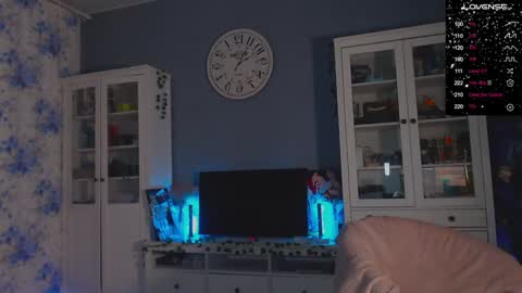 Snapshot of weed_princesss chatting on 01/07/25, 01:14  moon  online show from 01/07/25, 01:14