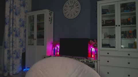 Snapshot of weed_princesss chatting on 01/16/25, 04:39  moon  online show from 01/16/25, 04:39