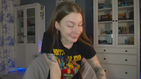 Snapshot of weed_princesss chatting on 01/28/25, 12:22  moon  online show from 01/28/25, 12:22