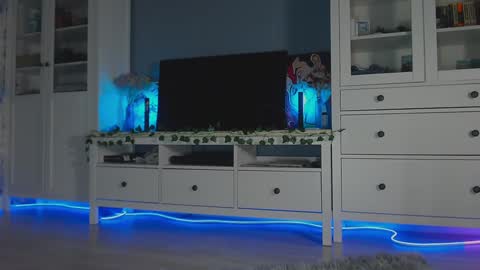 Snapshot of weed_princesss chatting on 01/29/25, 03:26  moon  online show from 01/29/25, 03:26