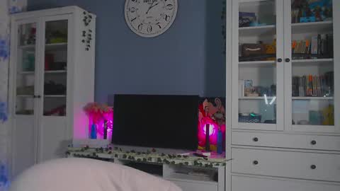 Snapshot of weed_princesss chatting on 02/09/25, 03:23  moon  online show from 02/09/25, 03:23