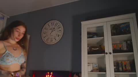 Snapshot of weed_princesss chatting on 02/11/25, 03:18  moon  online show from 02/11/25, 03:18