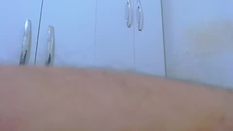 Snapshot of wellingtont chatting on 09/17/25, 04:03 wellingtont online show from 09/17/25, 04:03