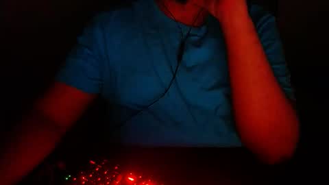 Snapshot of wellingtont chatting on 09/18/25, 02:35 wellingtont online show from 09/18/25, 02:35