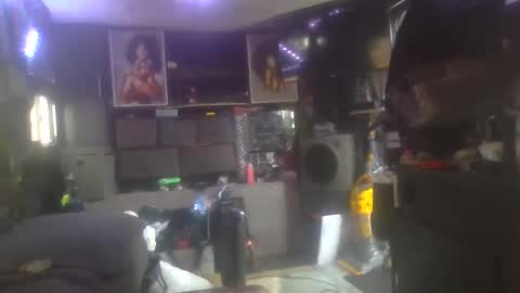 Snapshot of wellsparked chatting on 11/15/25, 06:26 wellsparked online show from 11/15/25, 06:26