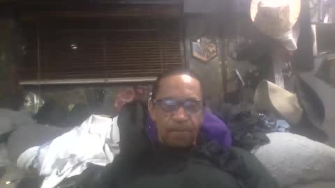 Snapshot of wellsparked chatting on 11/16/25, 09:04 wellsparked online show from 11/16/25, 09:04