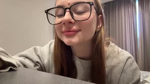 emilia online show from 03/09/26, 09:35