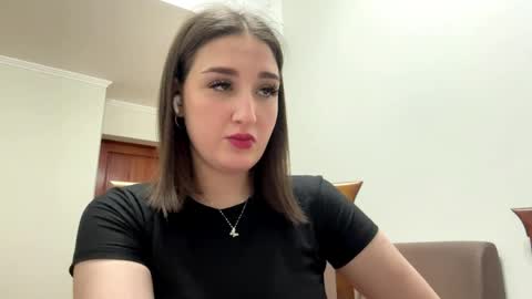 Snapshot of wendolynmusil chatting on 04/08/26, 04:29 Anna online show from 04/08/26, 04:29