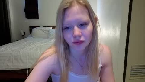 Snapshot of wendy_228 chatting on 06/19/26, 02:27 Wendy online show from 06/19/26, 02:27