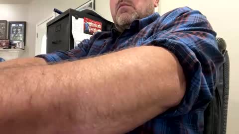 Snapshot of wes40960 chatting on 11/17/25, 05:19 wes40960 online show from 11/17/25, 05:19