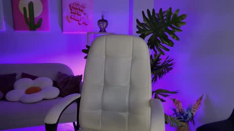 little girl who is always rightLisa online show from 01/19/26, 01:09