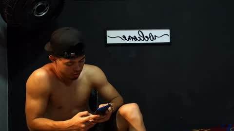 Snapshot of wesley_77 chatting on 04/28/26, 04:28 wesley_77 online show from 04/28/26, 04:28