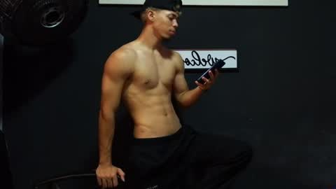 Snapshot of wesley_77 chatting on 05/28/26, 04:32 wesley_77 online show from 05/28/26, 04:32