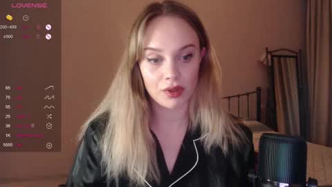 Lana online show from 03/10/25, 06:01