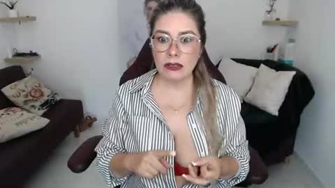 Snapshot of wet_liss chatting on 07/13/26, 06:00 Diva online show from 07/13/26, 06:00