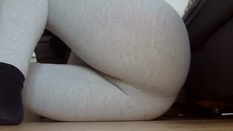 wet_pants2022 online show from 11/27/25, 01:13