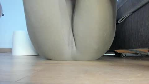 wet_pants2022 online show from 04/15/26, 09:27