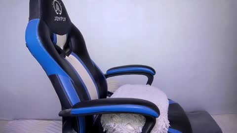 Beatrice Moan from LovenseWet from Tip MenuOpen for Private online show from 10/31/25, 11:06