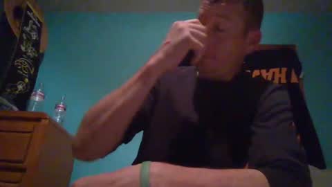 Snapshot of wetduck77777 chatting on 10/17/25, 09:34 wetduck77777 online show from 10/17/25, 09:34