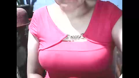 Snapshot of wethornypussy4u chatting on 12/18/25, 05:52 wethornypussy4u online show from 12/18/25, 05:52