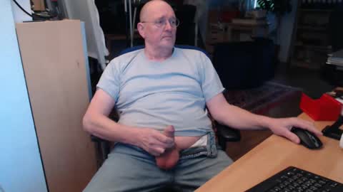 Snapshot of wetwo chatting on 01/28/25, 03:57 WeTwo online show from 01/28/25, 03:57