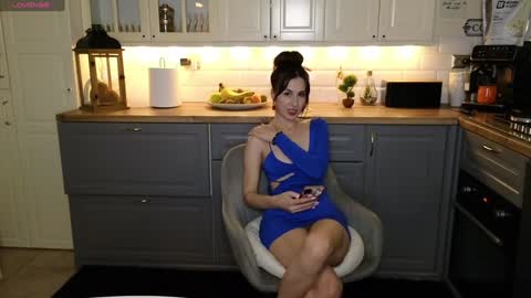 Snapshot of whats_her_name chatting on 01/13/25, 10:14 Victoria Maria online show from 01/13/25, 10:14