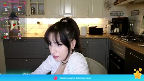 Snapshot of whats_her_name chatting on 02/04/25, 06:25 Victoria Maria online show from 02/04/25, 06:25