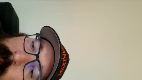 Snapshot of wheely19871606 chatting on 02/03/25, 01:30 wheely19871606 online show from 02/03/25, 01:30