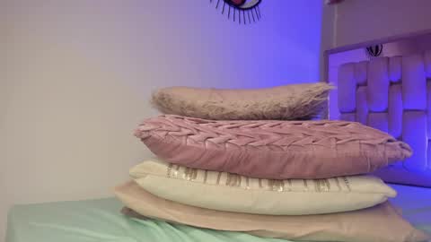 Sara  online show from 04/13/26, 08:03