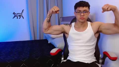 Snapshot of whipped_ripped chatting on 09/28/25, 01:49 whipped_ripped online show from 09/28/25, 01:49