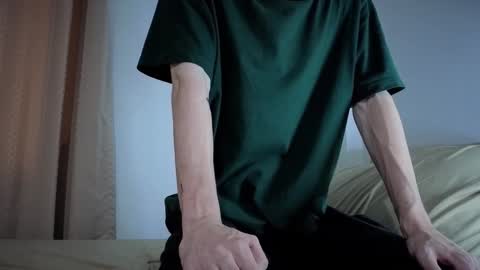 whispero_o online show from 11/06/25, 08:37