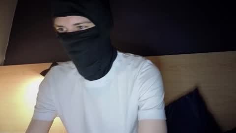 whispero_o online show from 12/04/25, 05:32