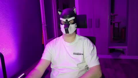 white_pup online show from 04/13/26, 06:13