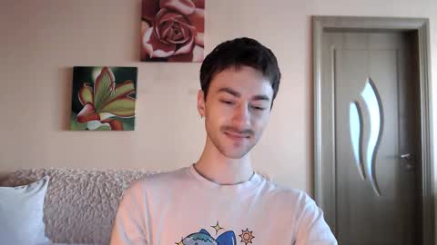 Snapshot of white_sport chatting on 12/19/25, 11:28 Tom online show from 12/19/25, 11:28