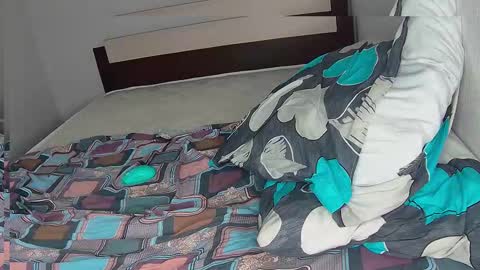 whitebars22 online show from 09/10/25, 08:31