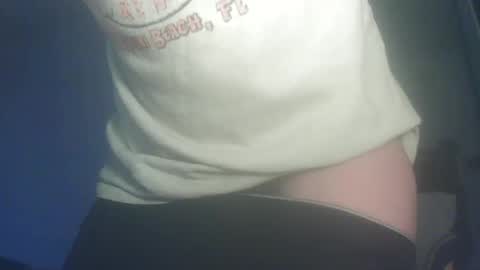 Snapshot of whiteduke81 chatting on 10/29/25, 07:48 Whiteduke online show from 10/29/25, 07:48