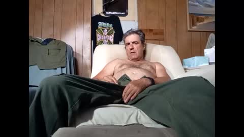 Snapshot of whitelion67 chatting on 09/17/25, 10:55 whitelion67 online show from 09/17/25, 10:55